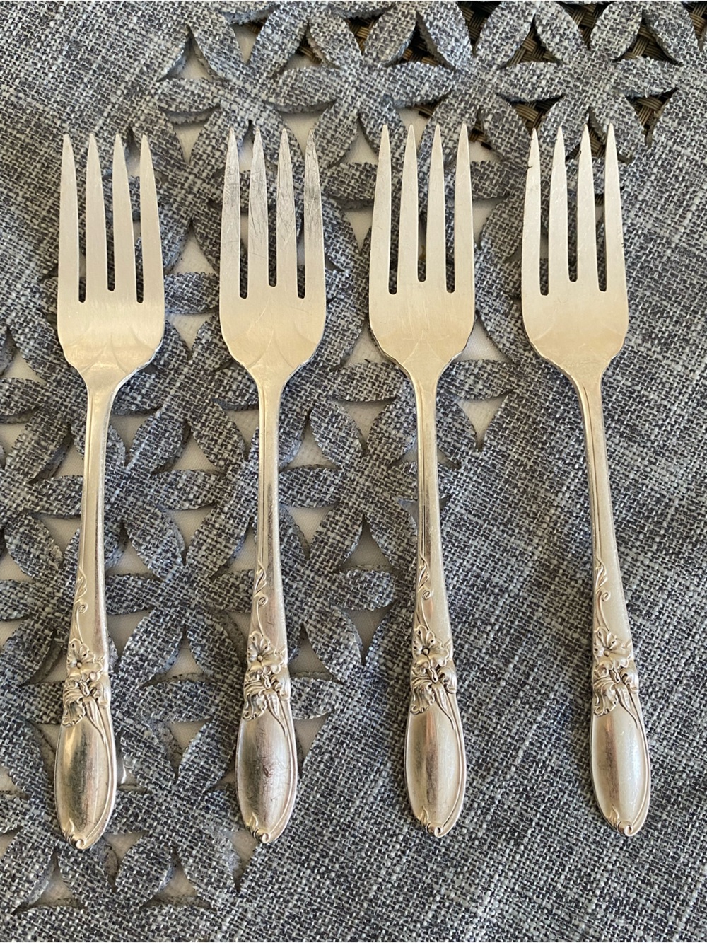 Oneida Coommunity Vintage-Style Silver Flatware Set with Floral Handles - Silver - Picture 10 of 16